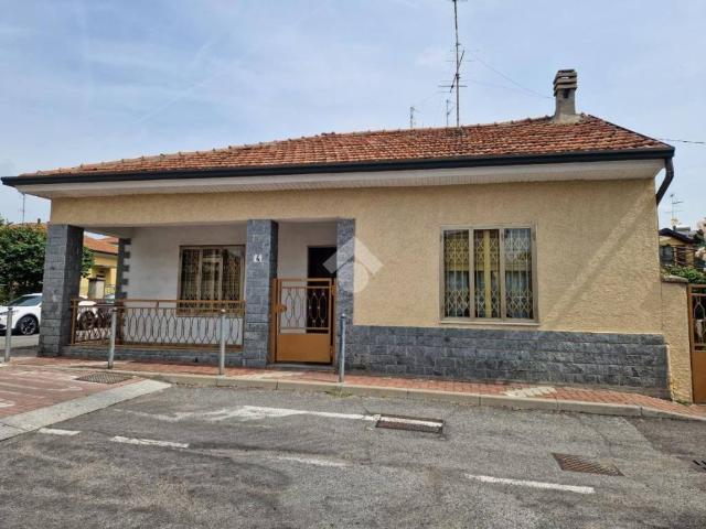 Villa Indipendente in vendita a Limbiate, Lombardia