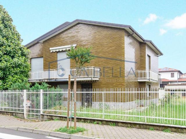 Villa Indipendente in vendita a Limbiate, Lombardia