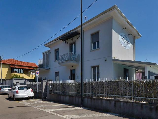 Villa Indipendente in vendita a Limbiate, Lombardia