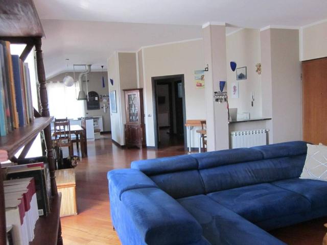 Villa Indipendente in vendita a Limbiate, Lombardia