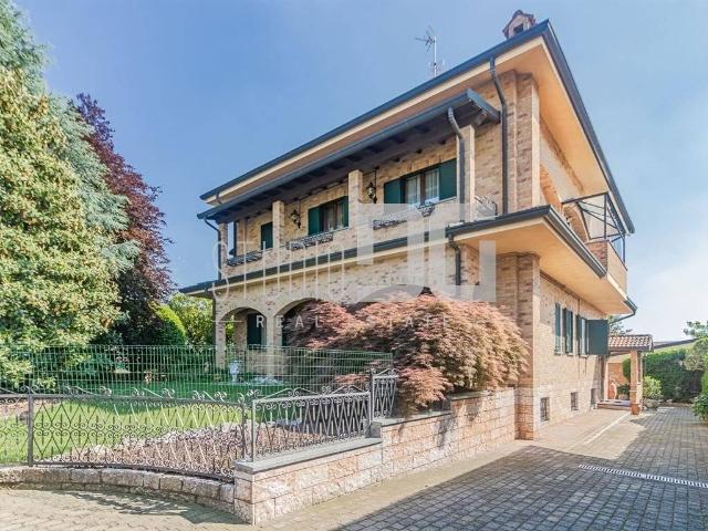 Villa Indipendente in vendita a San Francesco, Limbiate