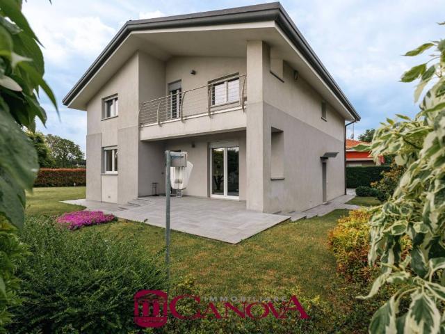 Villa Indipendente in vendita a Limido Comasco, Lombardia