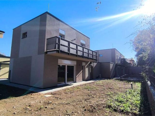 Villa Indipendente in vendita a Limido Comasco, Lombardia