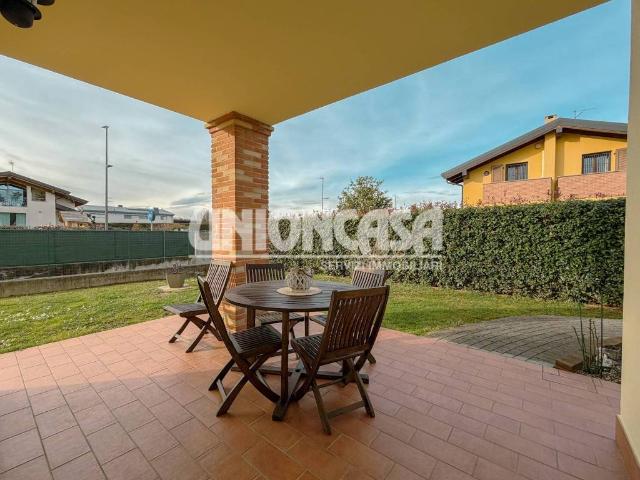 Villa Indipendente in vendita a Limido Comasco, Lombardia