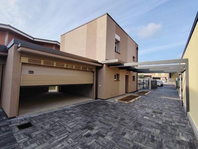 Villa Indipendente in vendita a Limido Comasco, Lombardia