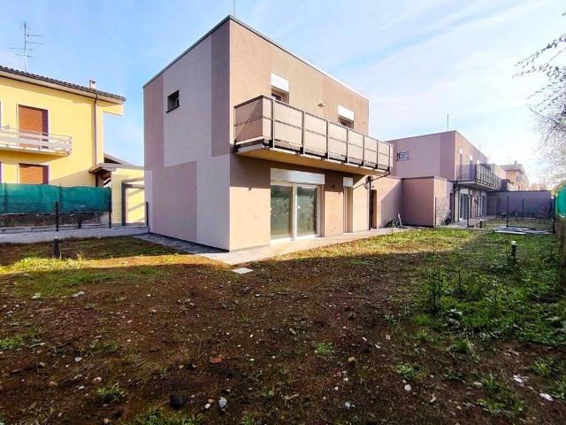 Villa Indipendente in vendita a Limido Comasco, Lombardia
