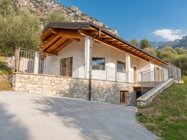 Villa Indipendente in vendita a Comunità Montana Parco Alto Garda bresciano, Limone Sul Garda