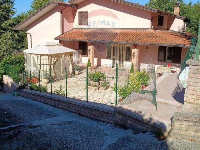 Villa Indipendente in vendita a Lioni, Campania