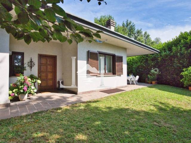 Villa Indipendente in vendita a Lipomo, Lombardia