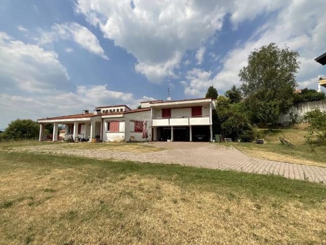 Villa Indipendente in vendita a Lipomo, Lombardia