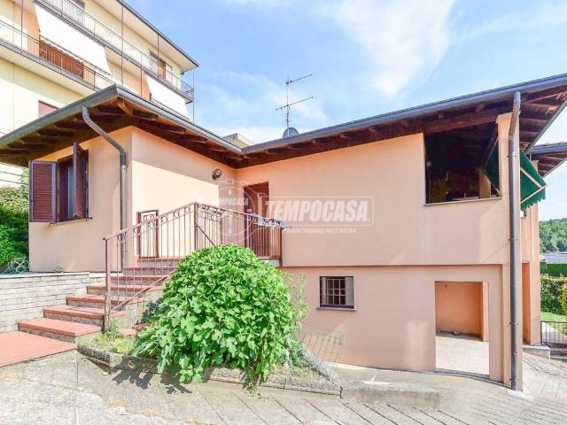 Villa Indipendente in vendita a Lipomo, Como