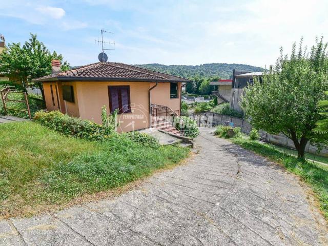 Villa Indipendente in vendita a Lipomo, Lombardia