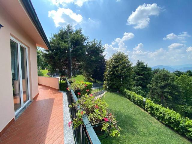 Villa Indipendente in vendita a Lipomo, Lombardia