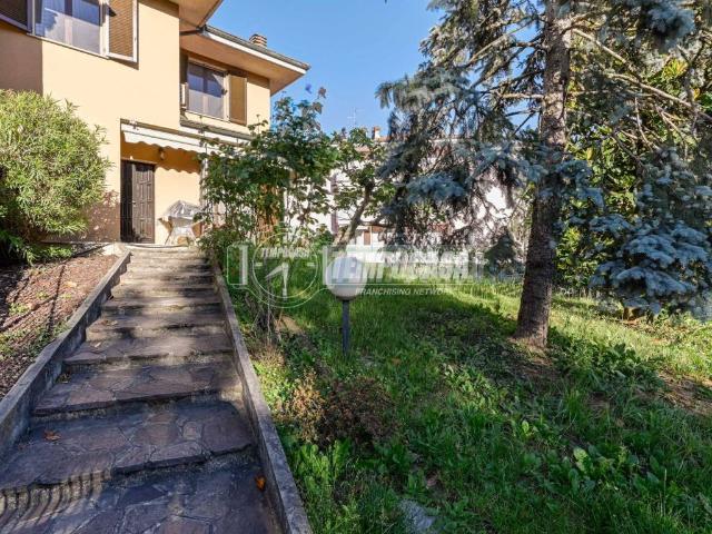 Villa Indipendente in vendita a Liscate, Lombardia
