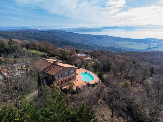 Villa Indipendente in vendita a Tuoro Sul Trasimeno, Umbria