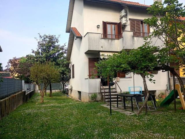 Villa Indipendente in vendita a Aliprandi, Lissone