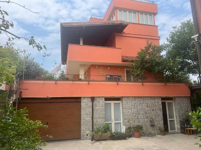 Villa Indipendente in vendita a Cascina Convenio, Lissone