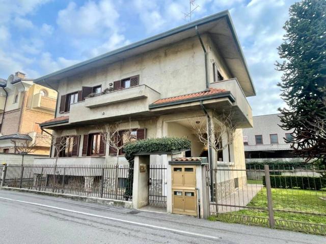 Villa Indipendente in vendita a Cascina Bini, Lissone