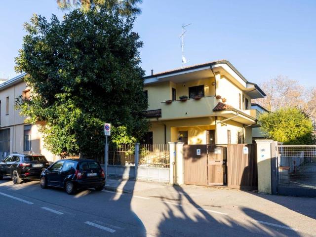 Villa Indipendente in vendita a Da là dal Punt, Lissone