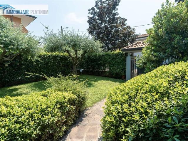 Villa Indipendente in vendita a Aliprandi, Lissone