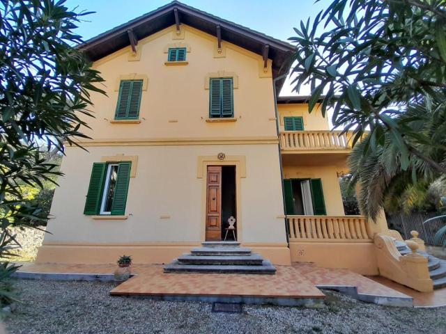Villa Indipendente in vendita a Quercianella, Livorno