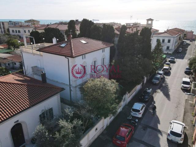 Villa Indipendente in vendita a Montenero basso, Livorno