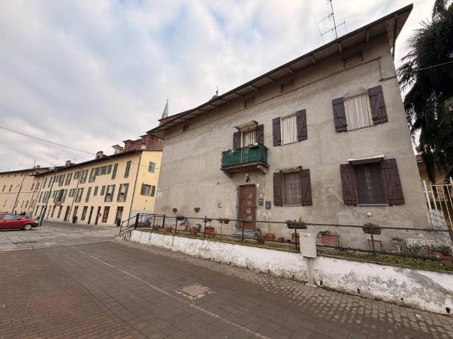 Villa Indipendente in vendita a Livorno Ferraris, Vercelli