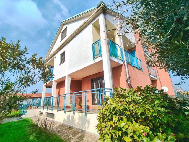 Villa Indipendente in vendita a Livorno Ferraris, Vercelli