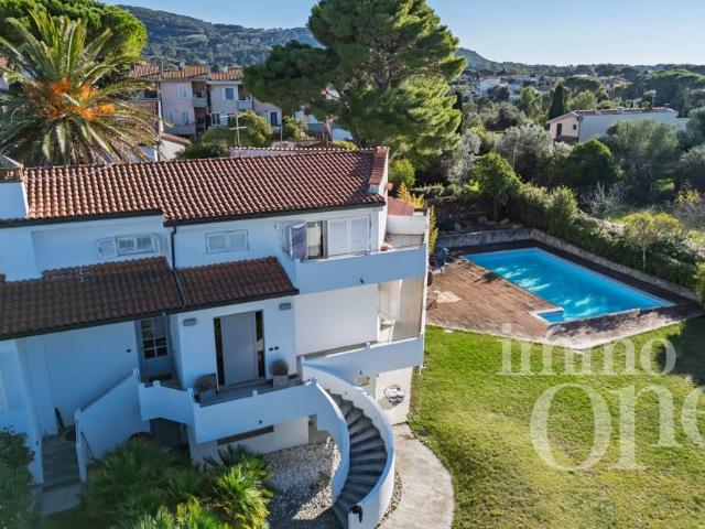Villa Indipendente in vendita a Montenero basso, Livorno