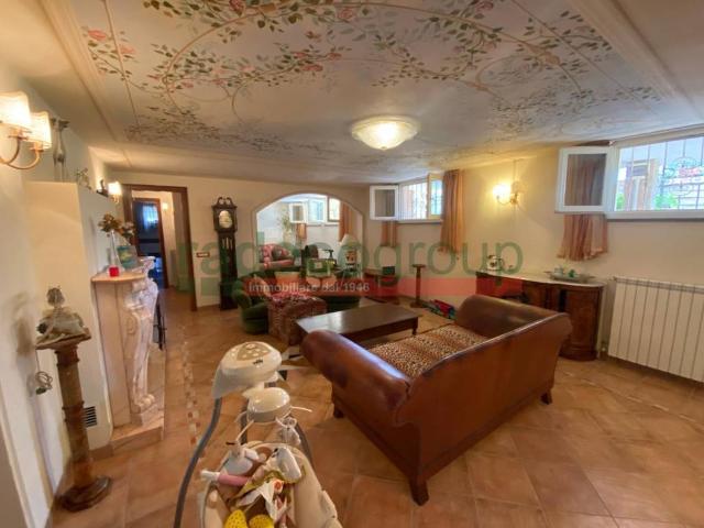 Villa Indipendente in vendita a Antignano, Livorno