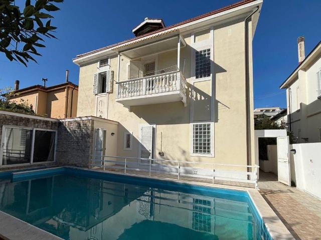 Villa Indipendente in vendita a Borgo Cappuccini, Livorno