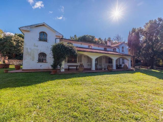 Villa Indipendente in vendita a Livorno, Toscana