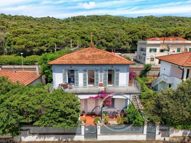 Villa Indipendente in vendita a Quercianella, Livorno