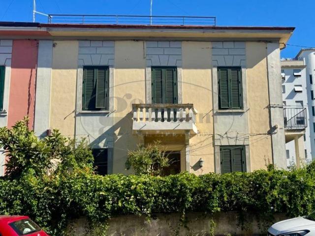 Villa Indipendente in vendita a Garibaldi, Livorno