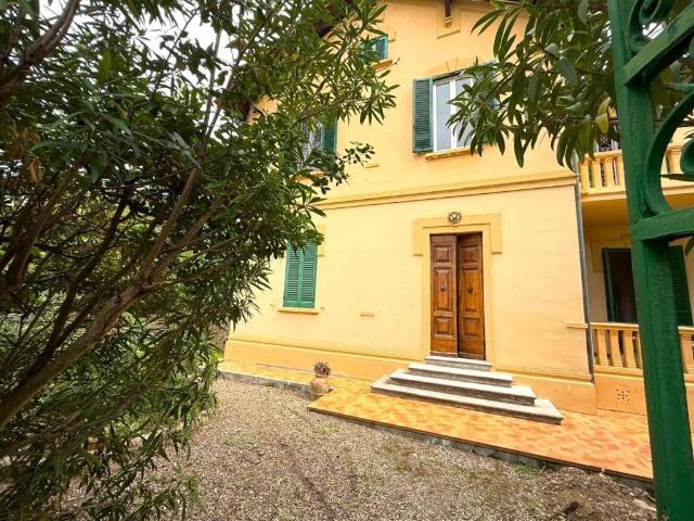Villa Indipendente in vendita a Quercianella, Livorno