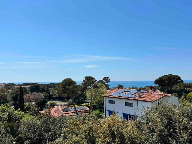 Villa Indipendente in vendita a Quercianella, Livorno