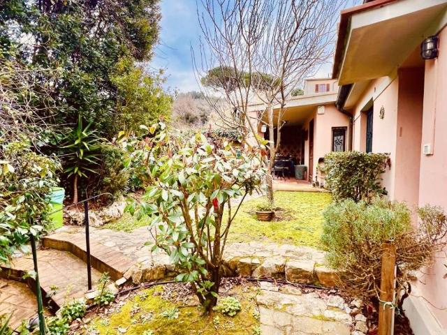 Villa Indipendente in vendita a Savolano, Livorno