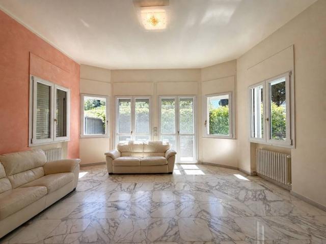 Villa Indipendente in vendita a Antignano, Livorno