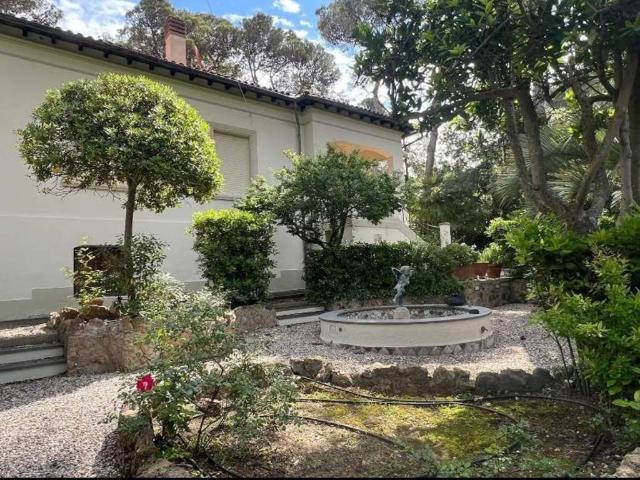 Villa Indipendente in vendita a Quercianella, Livorno