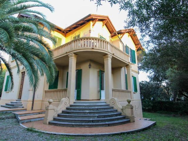Villa Indipendente in vendita a Quercianella, Livorno