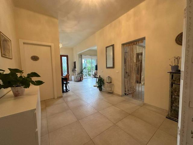 Villa Indipendente in vendita a Quercianella, Livorno