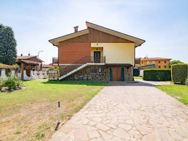Villa Indipendente in vendita a Livraga, Lombardia