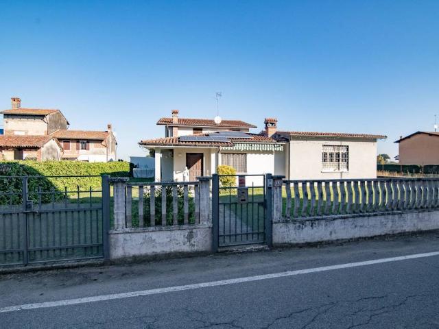 Villa Indipendente in vendita a Livraga, Lombardia