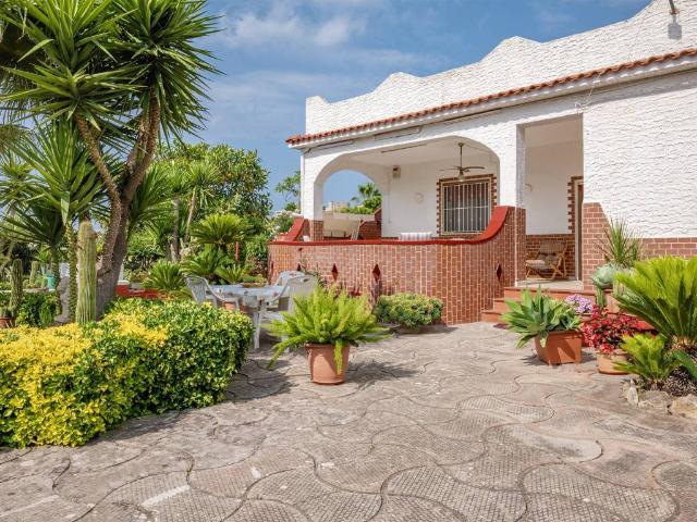 Villa Indipendente in vendita a Marina di Lizzano, Lizzano