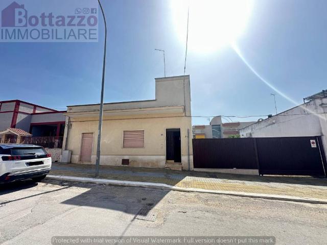 Villa Indipendente in vendita a Lizzano, Taranto