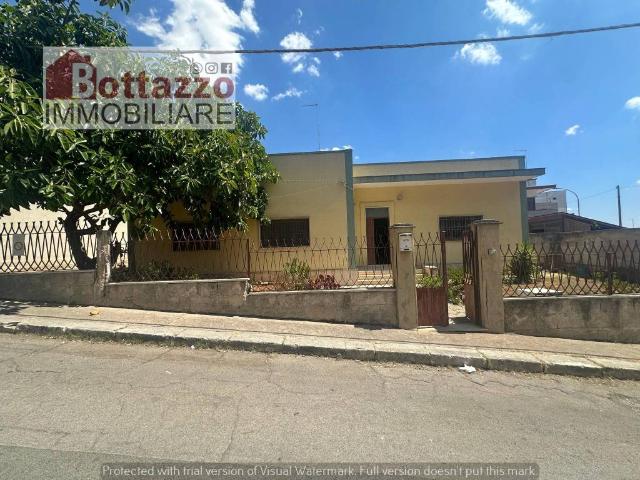 Villa Indipendente in vendita a Lizzano, Taranto