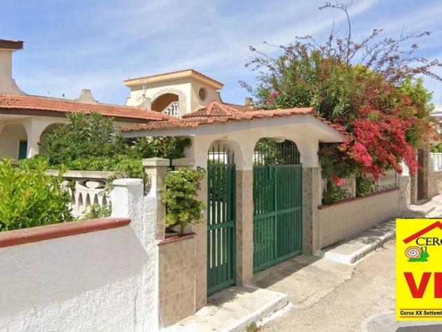 Villa Indipendente in vendita a Marina di Lizzano, Lizzano