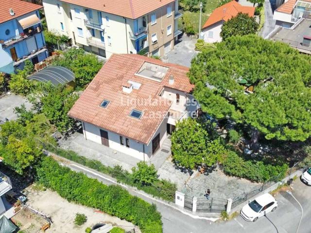 Villa Indipendente in vendita a Loano, Liguria