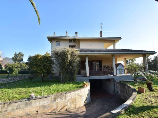 Villa Indipendente in vendita a Loano, Liguria