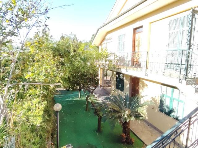Villa Indipendente in vendita a Borgo Castello, Loano